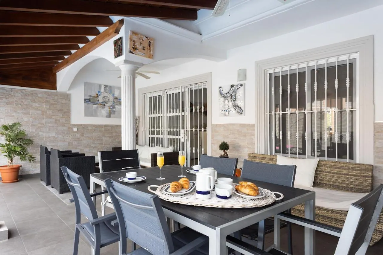 Luxury Villa With Private Pool With Aircon,Playa Del Duque 아데제 0*,  스페인