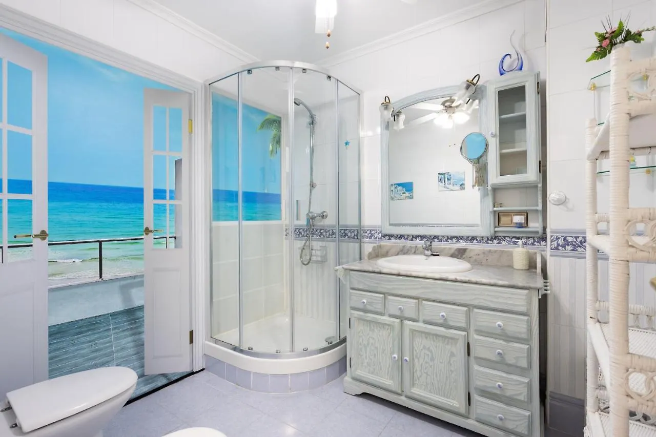 Luxury Villa With Private Pool With Aircon,Playa Del Duque 아데제